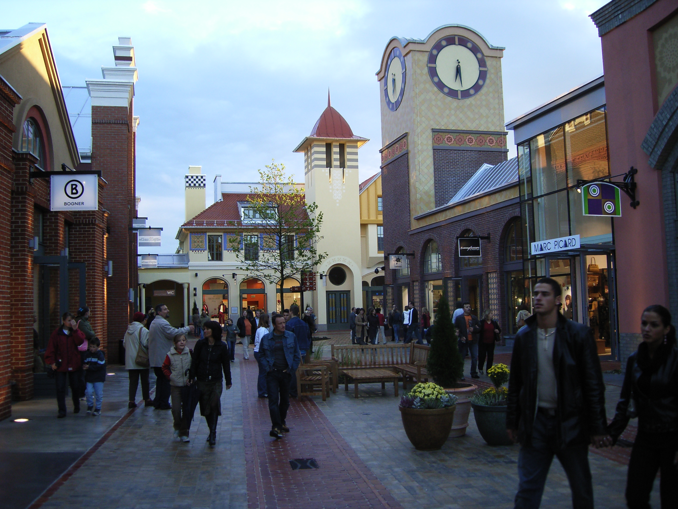 Outlet-Store Berlin Wustermark Ausflug Hafendorf-Rheinsberg-Urlaub.de