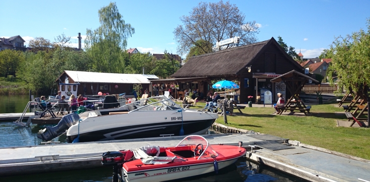 Boot-Urlaub im Hafendorf Rheinsberg mit Ferienhaus am Wasser